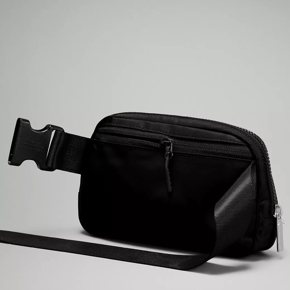 NWT [Lululemon] Everywhere Belt Bag in Black 🖤 - Picture 6 of 9